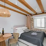 Iza Grada Apartman